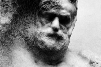 Busto di Victor Hugo. Scultura in marmo di Auguste Rodin (1894 ca.)